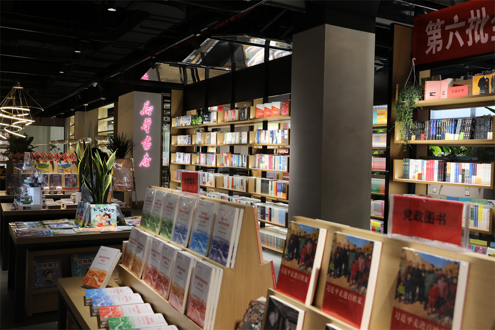 5月13日，搬进商场的沧县新华书店店面。田博摄