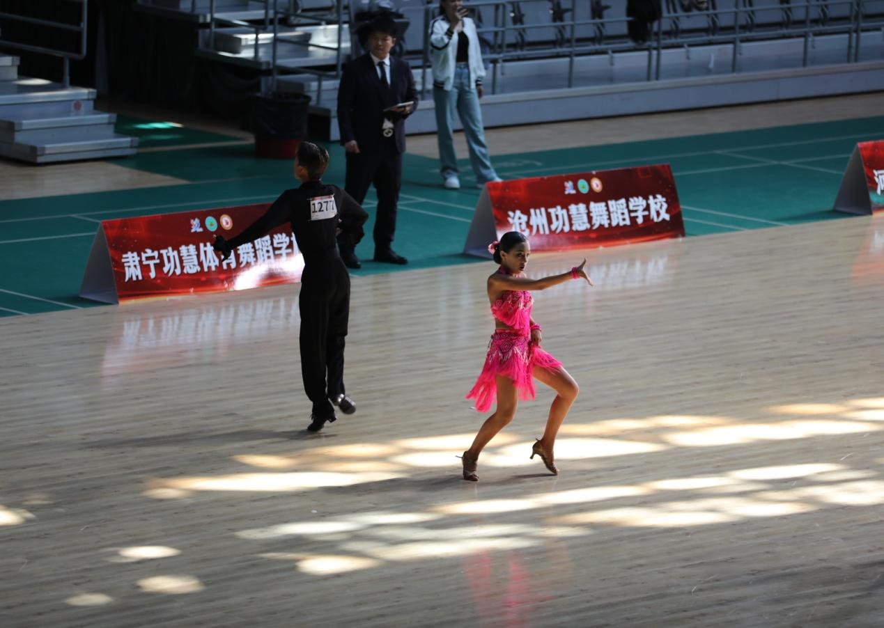 参赛选手比赛中。陈卫民摄