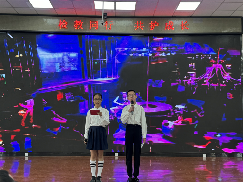 法制小品表演。刘奥文摄