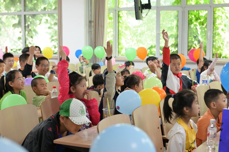 小學生們積極互動。秦皇島市北戴河區委宣傳部供圖