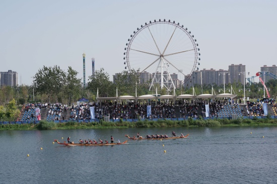 2024年中国·邢台“冀中能源杯”首届全国青年龙舟公开赛在河北省邢台市七里河畔举办。陈雷 摄