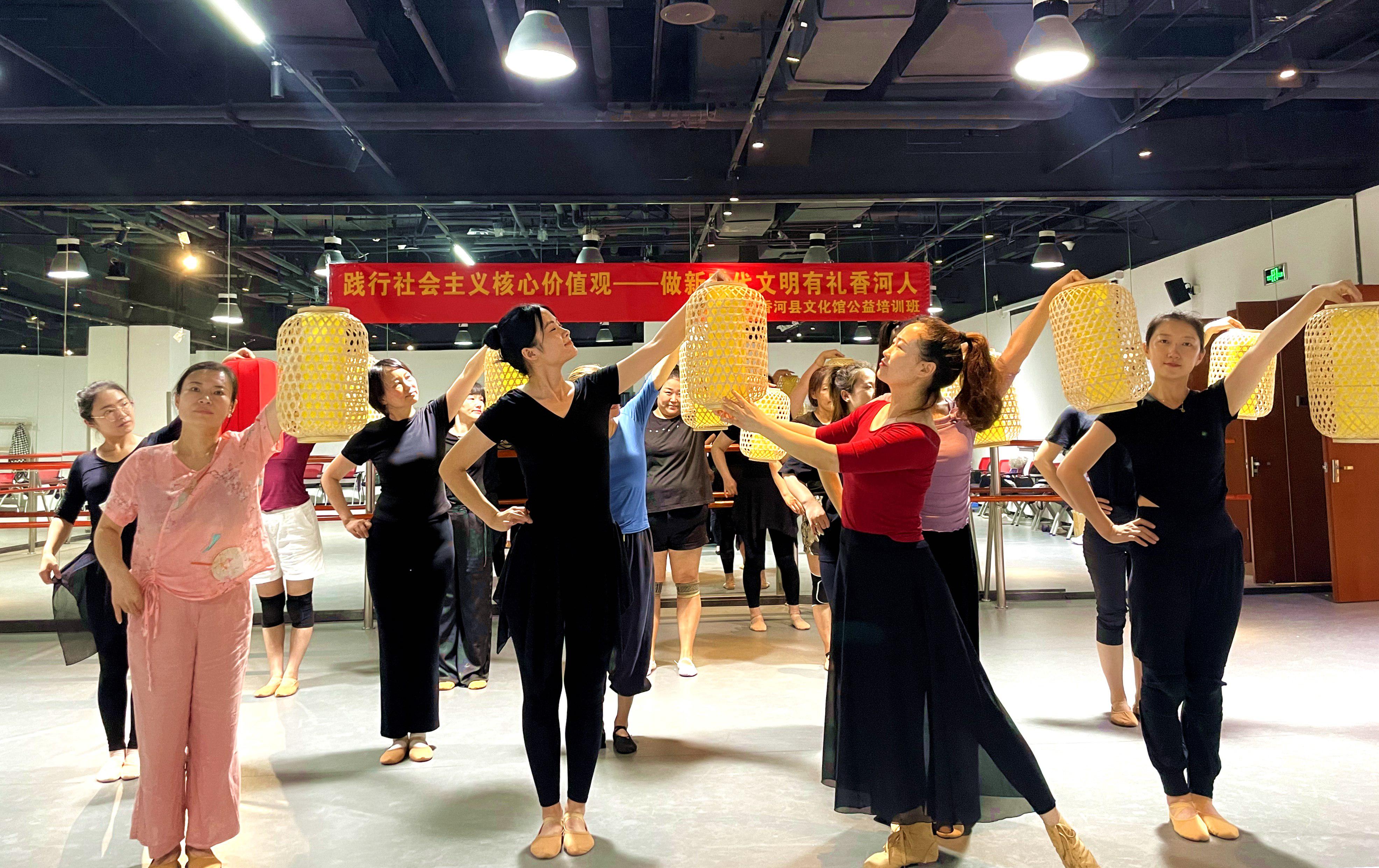 澳门百乐门官方网站|达芙妮d18|河北香河：青年文化夜校“圈粉”年轻人