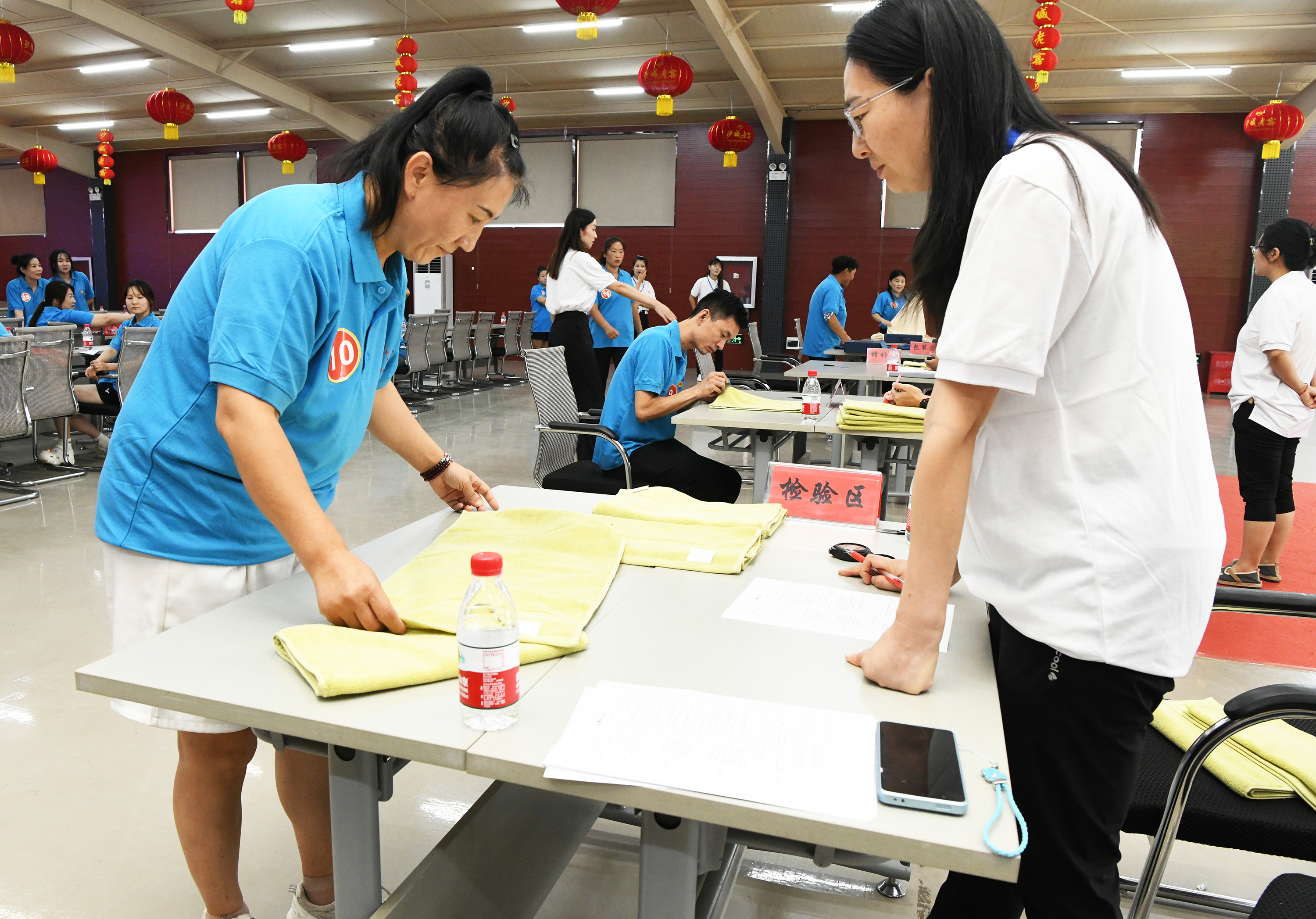 8月6日，高陽縣毛巾整理工決賽實操競技現場。高陽縣宣傳部供圖