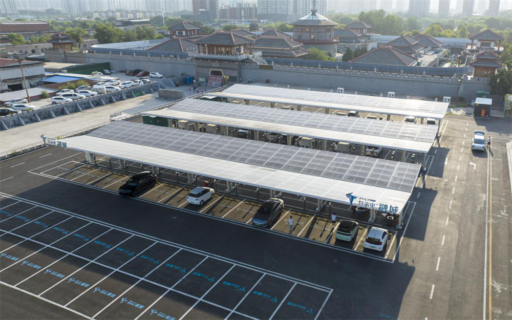 新建成的河北省邯郸市复兴区融城新能源综合服务区光储充一体化充电站。聂长青摄