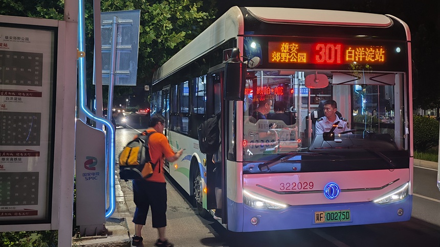 增發的301路返程末班車。 容暢公交供圖