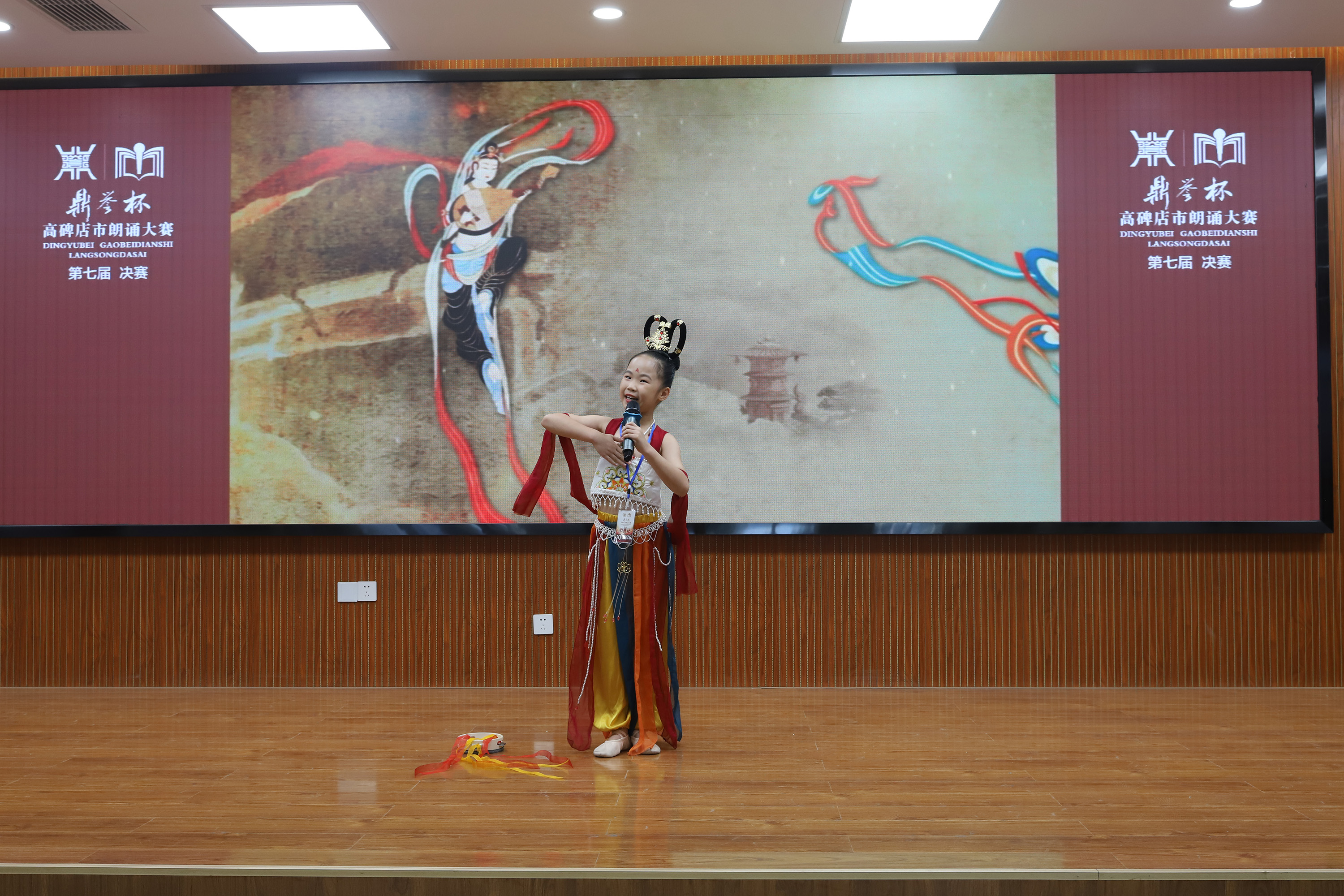 参赛选手赵子瑜朗诵作品《敦煌壁画——飞天小仙》。苑兰军摄
