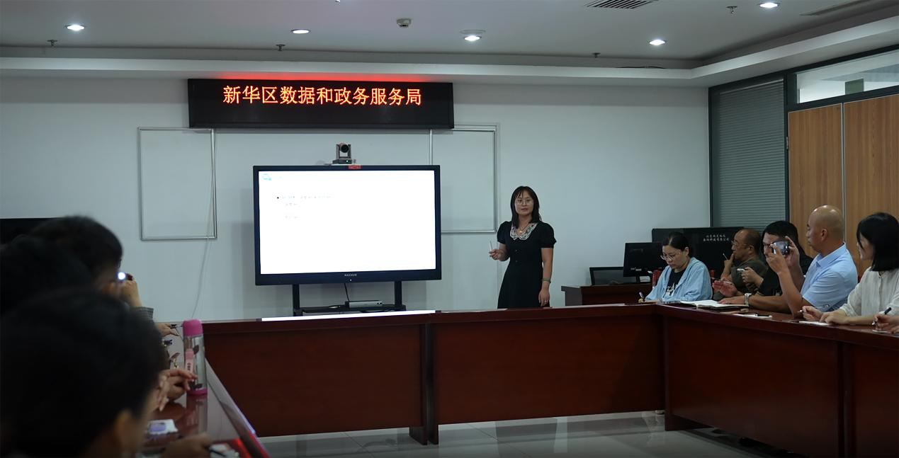 沧州市新华区举办“诚信大讲堂”，邀请企业发展各有关部门开展专项培训，为企业发展助力。杨晨摄