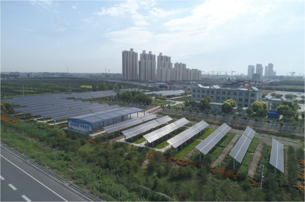 利用高速公路闲置场地发展分布式光伏发电。河北交投集团供图