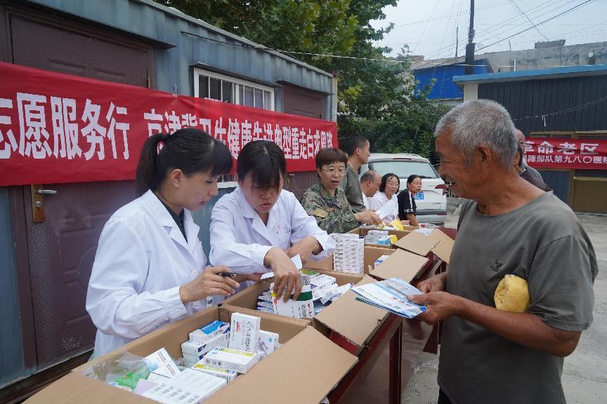 京津冀“名医走基层 志愿服务行”活动现场。河北省卫健委供图