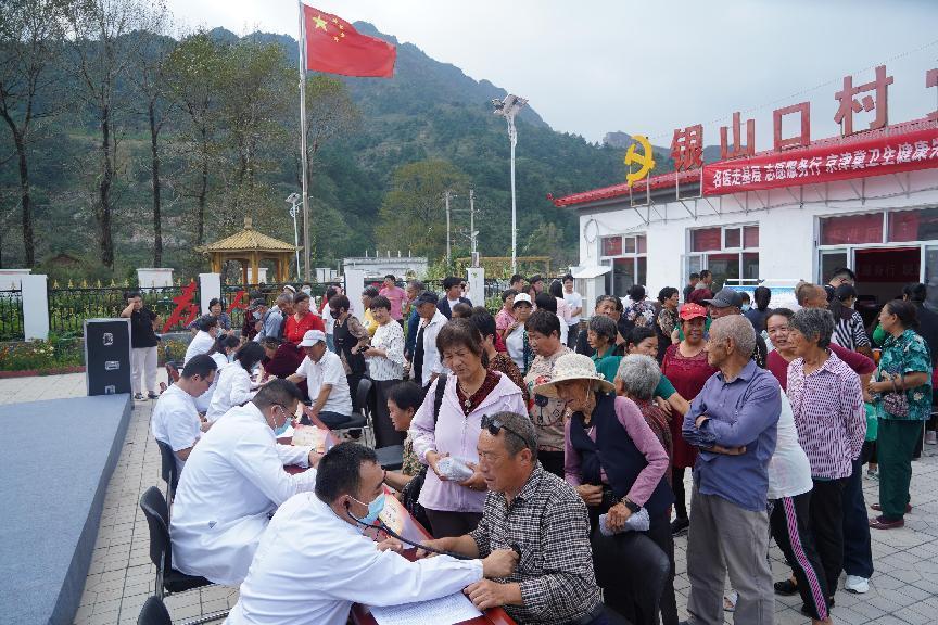 京津冀“名医走基层 志愿服务行”活动现场。河北省卫健委供图