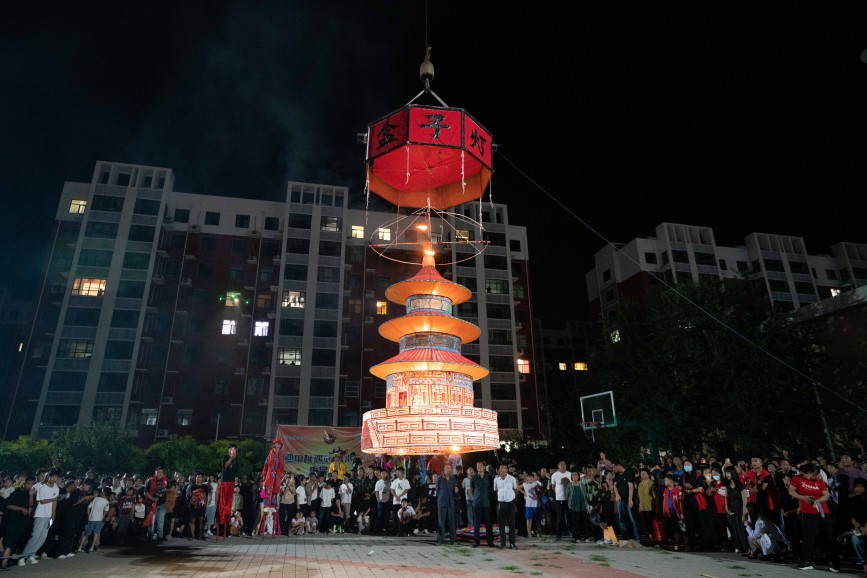 9月5日，在河北沧州渤海新区黄骅市齐家务镇镇区盒子灯燃放现场。张国文摄