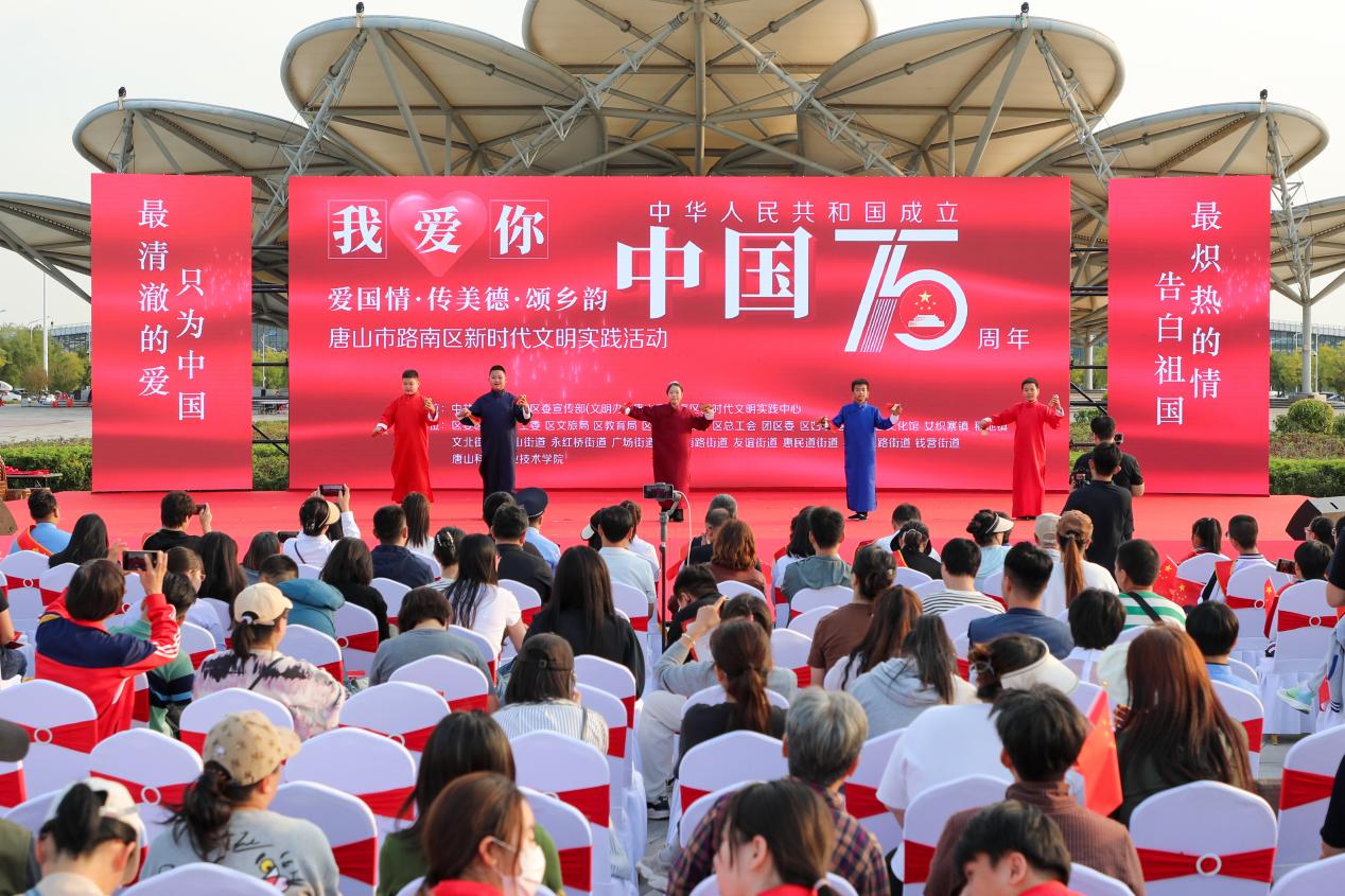 快板表演《贊唐山 唱路南》。劉潤攝