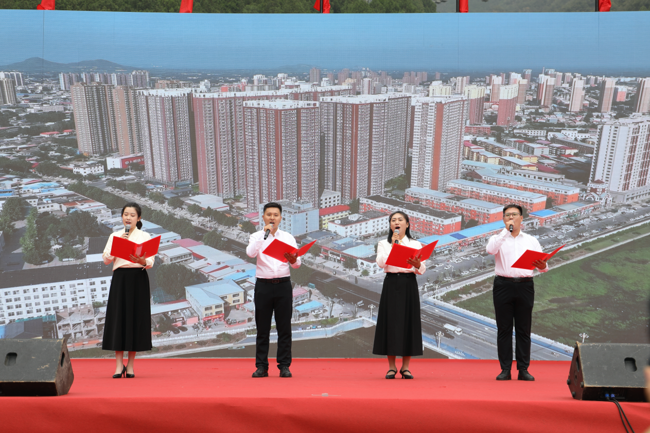 活动现场，原创诗歌《祖国颂 易水情》。马原摄