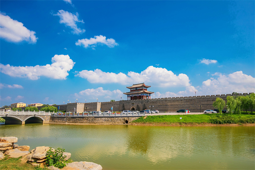 大名城墙外风景。