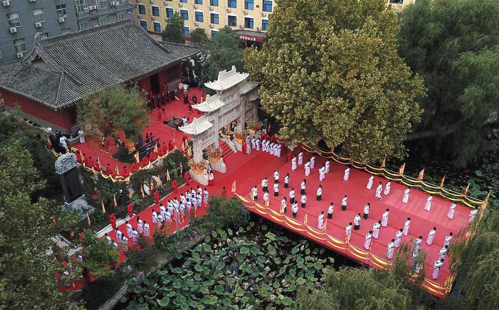 河北美术学院举行2024年祭孔仪式。李格非摄