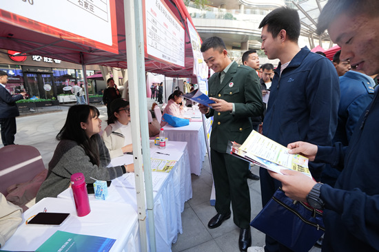 石家庄市第六屆退役軍人及隨軍家屬就業招聘會現場。石家庄市退役軍人事務局供圖