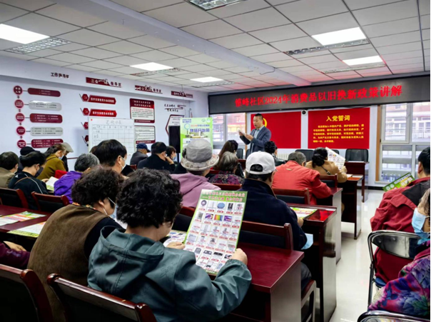 社區組織廣大居民開展以舊換新政策講解活動。楊晨攝