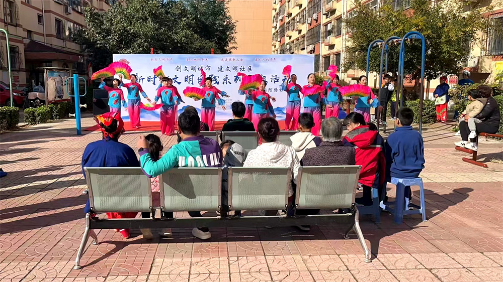 “创文明城市 建文明社区”主题文艺汇演活动活动现场。唐县县委宣传部供图