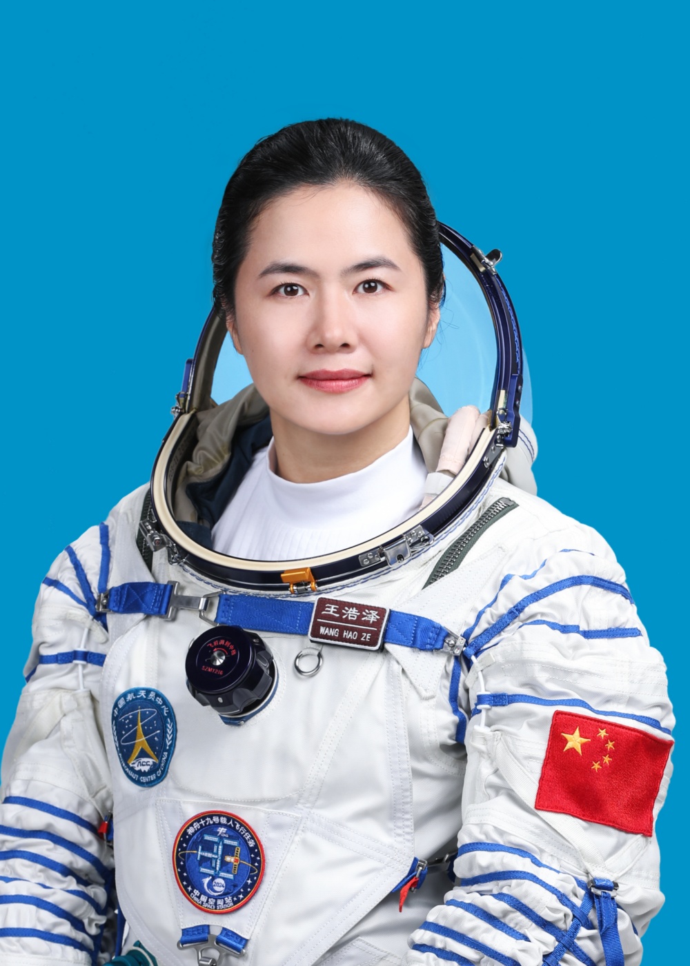 這是神舟十九號航天員王浩澤。執行神舟十九號載人飛行任務的航天員乘組由蔡旭哲、宋令東、王浩澤3名航天員組成。蔡旭哲擔任指令長。新華社發