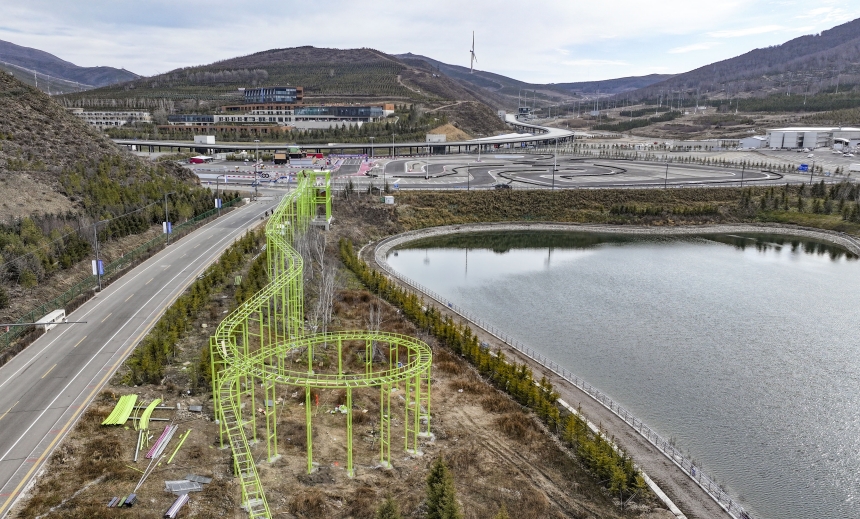 雪如意山谷乐园项目在加紧施工建设中。 武殿森摄