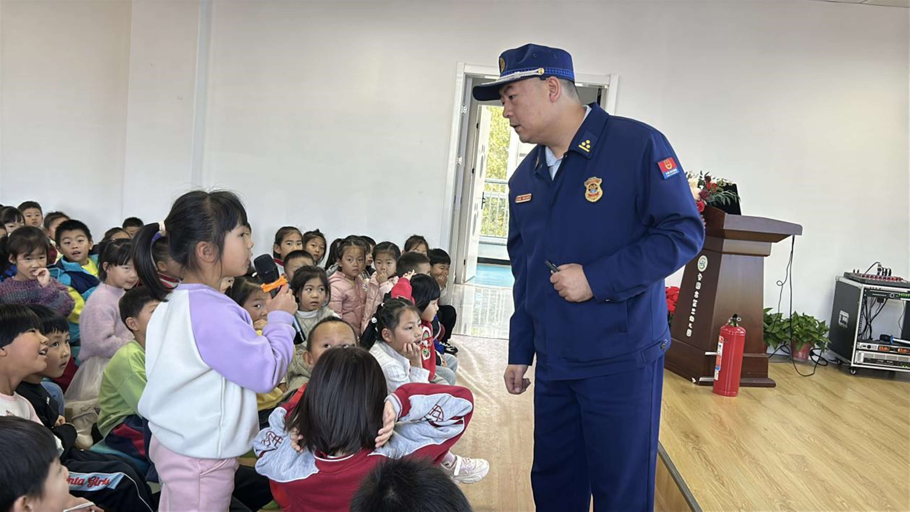 安国市消防救援大队开展消防安全知识宣讲。金伟摄