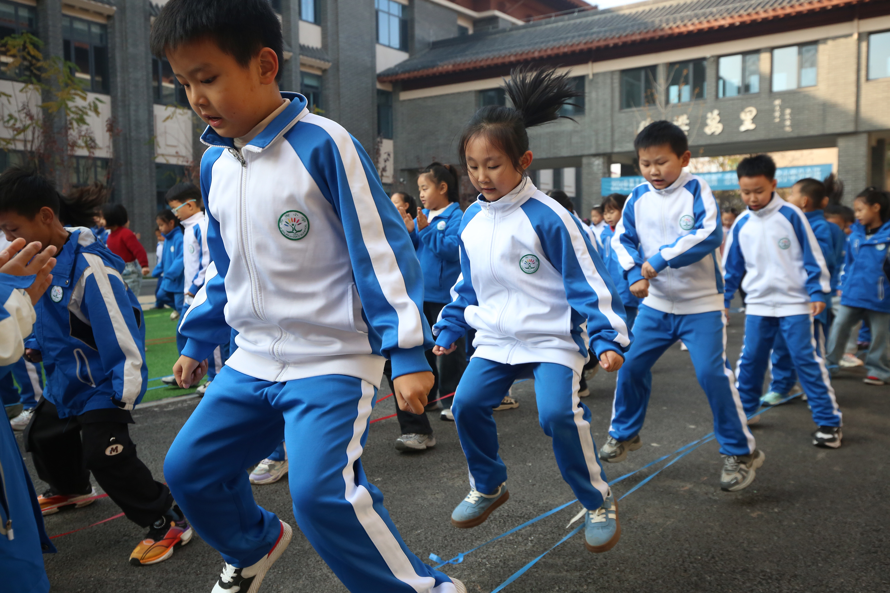 11月20日，孫承宗小學學生跳皮筋舞瞬間。李繼業攝