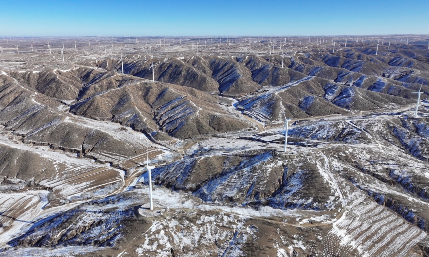 尚义县崇山峻岭被白雪覆盖，呈现出一幅冬日美景。 武殿森摄