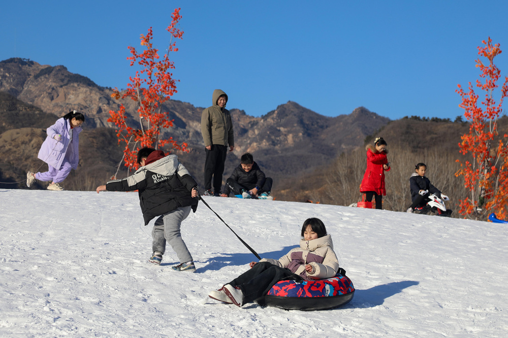 锦绣大明川冰雪场成了孩子们的乐园。郝志刚摄
