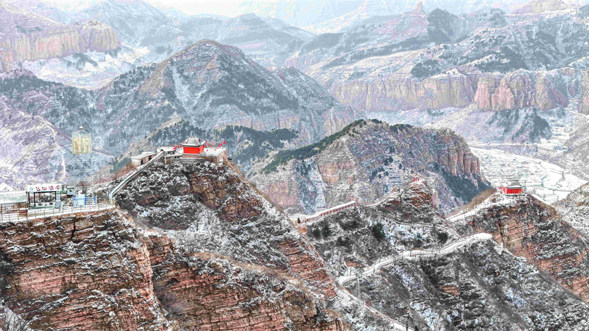 雪后的武安市古武当山仿佛一幅天然的水墨画。郭文朝摄
