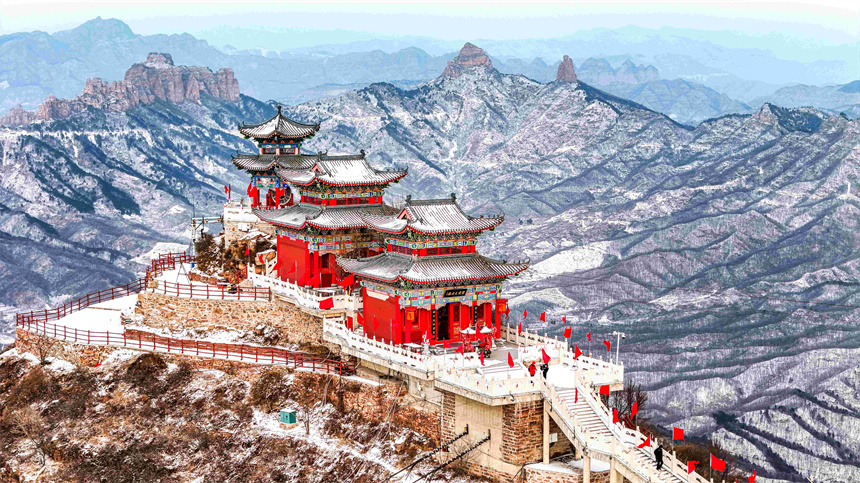 航拍武安市古武当山雪景。郭文朝摄
