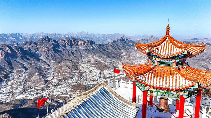 航拍武安市古武当山雪后初霁，宛如仙境。郭文朝摄