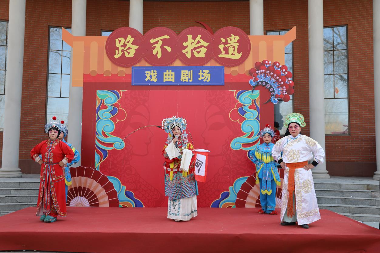 豪迈激昂的《穆桂英挂帅》，让年味儿愈发醇厚。刘硕摄