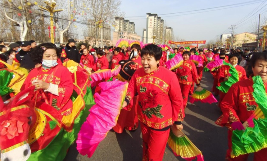 花会巡游喜闹元宵活动现场。邱县县委宣传部供图