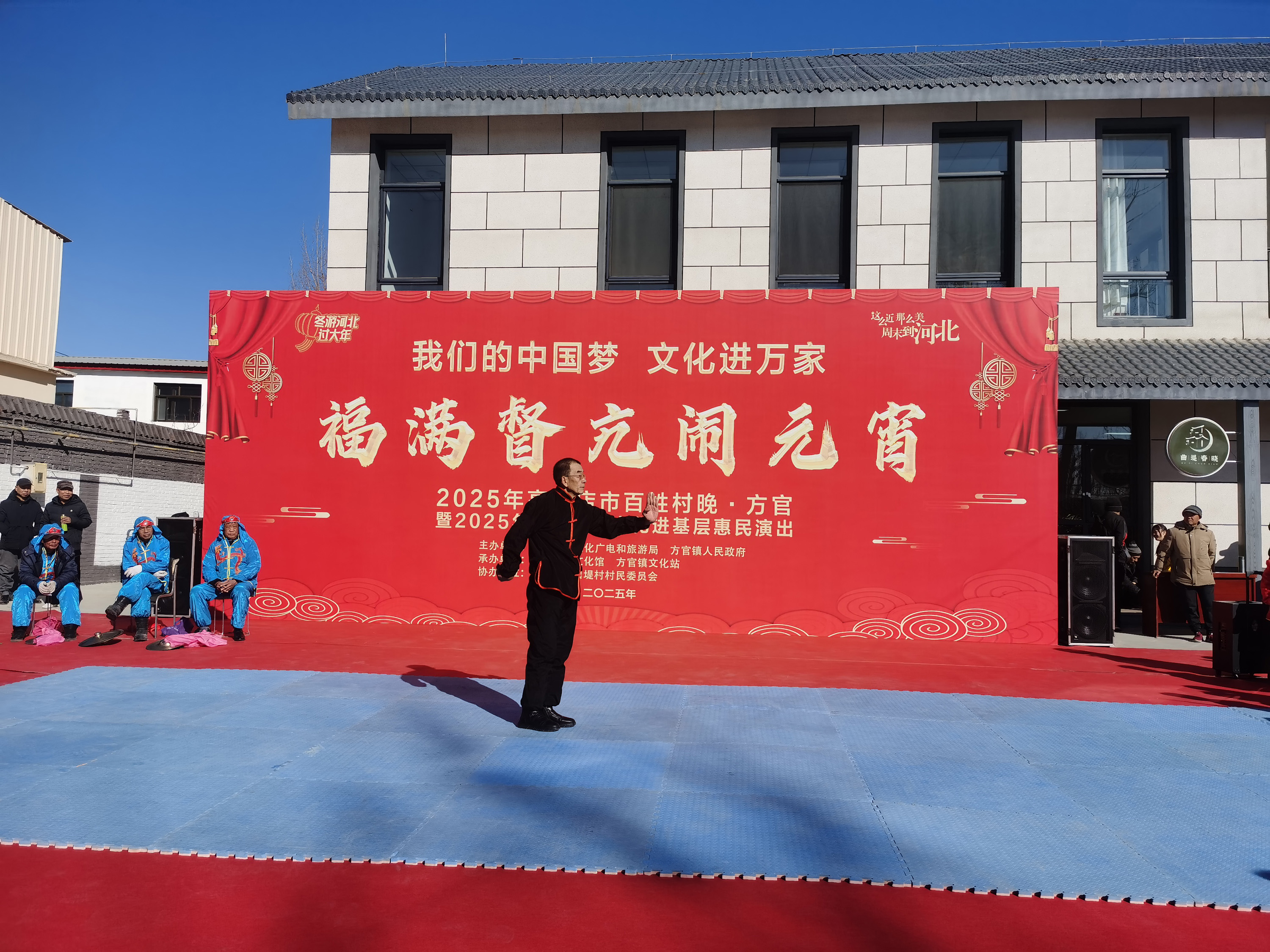 曲堤村吵子曲武术会精彩上演。冯晗摄