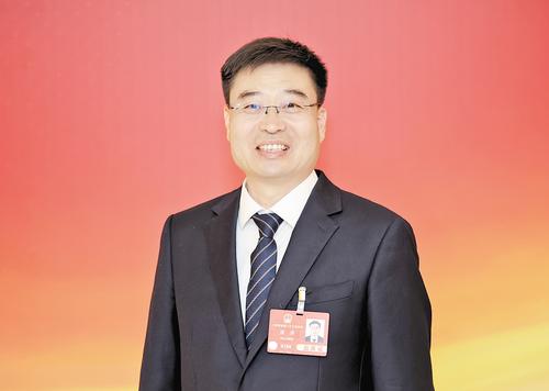 凌涛代表。 本报记者 赵海江摄