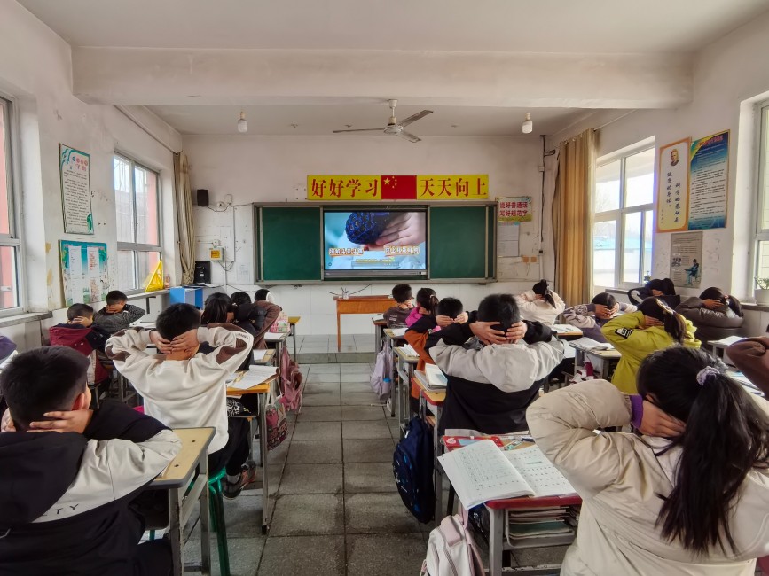 大洋乡中长店小学学生做耳部保健操。唐县县委宣传部供图