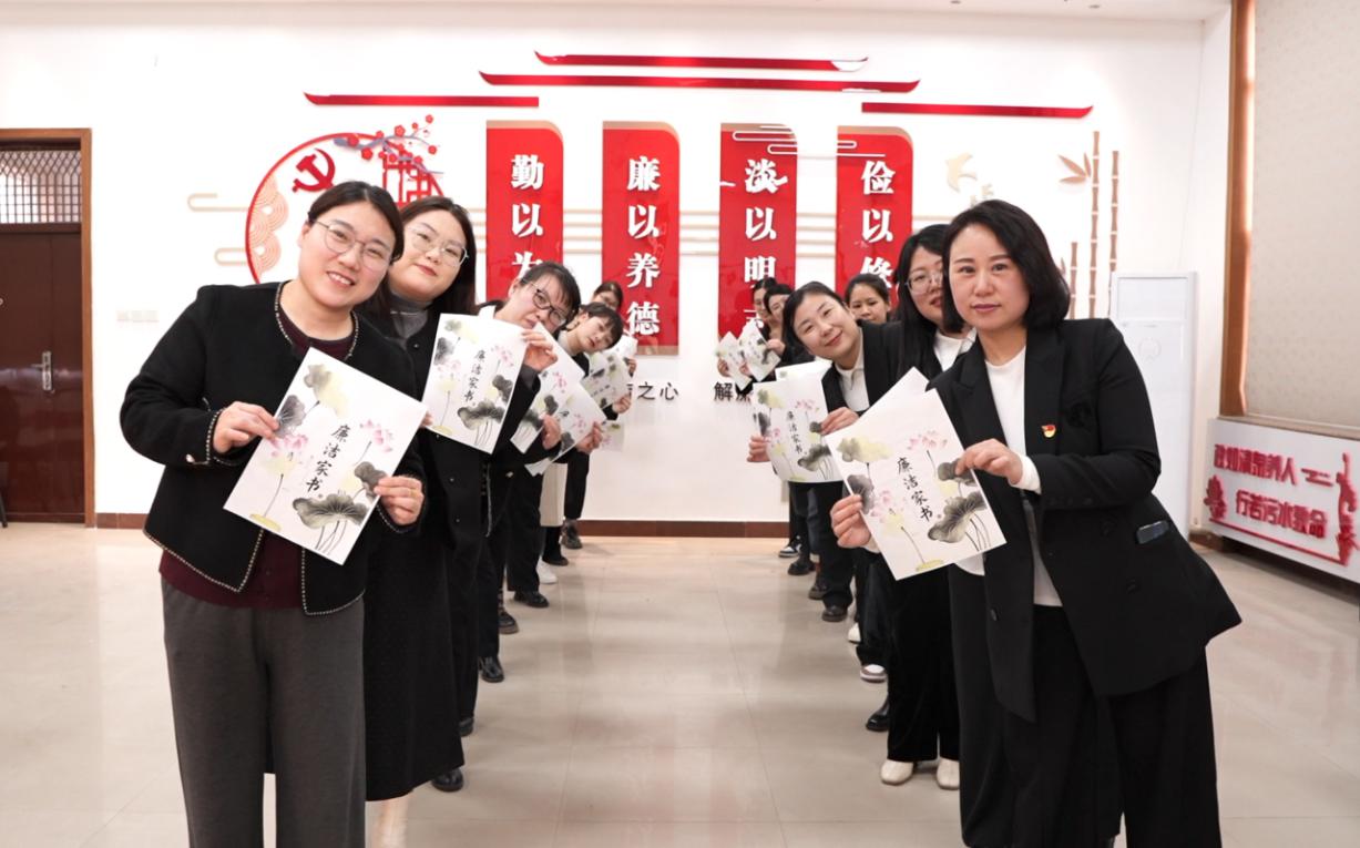 集中展示廉洁家书。钟艺摄