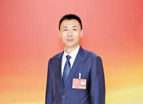 夏立代表。 本报记者 赵海江摄