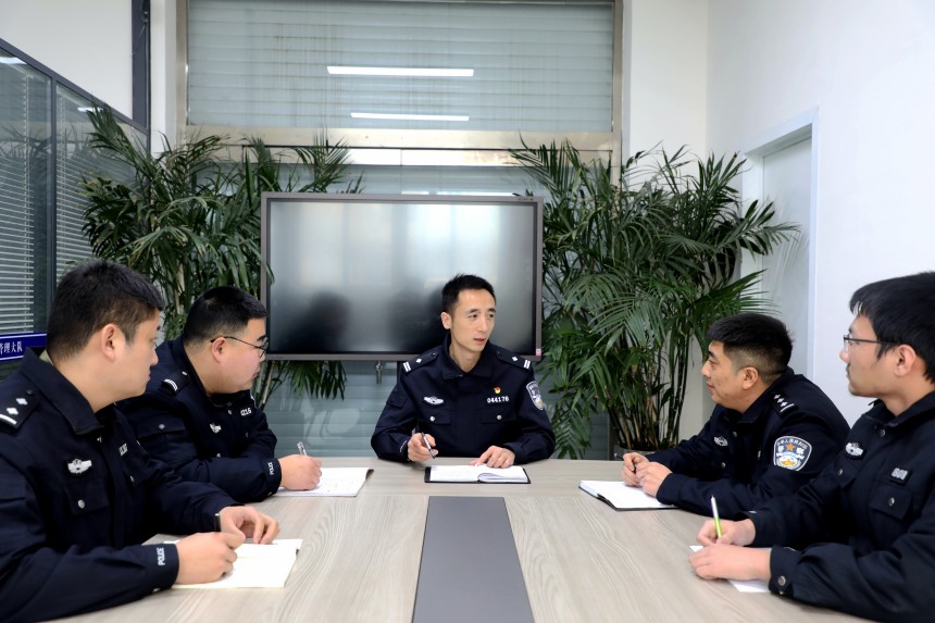 2月10日，张艳超组织召开周例会。文伯谦摄