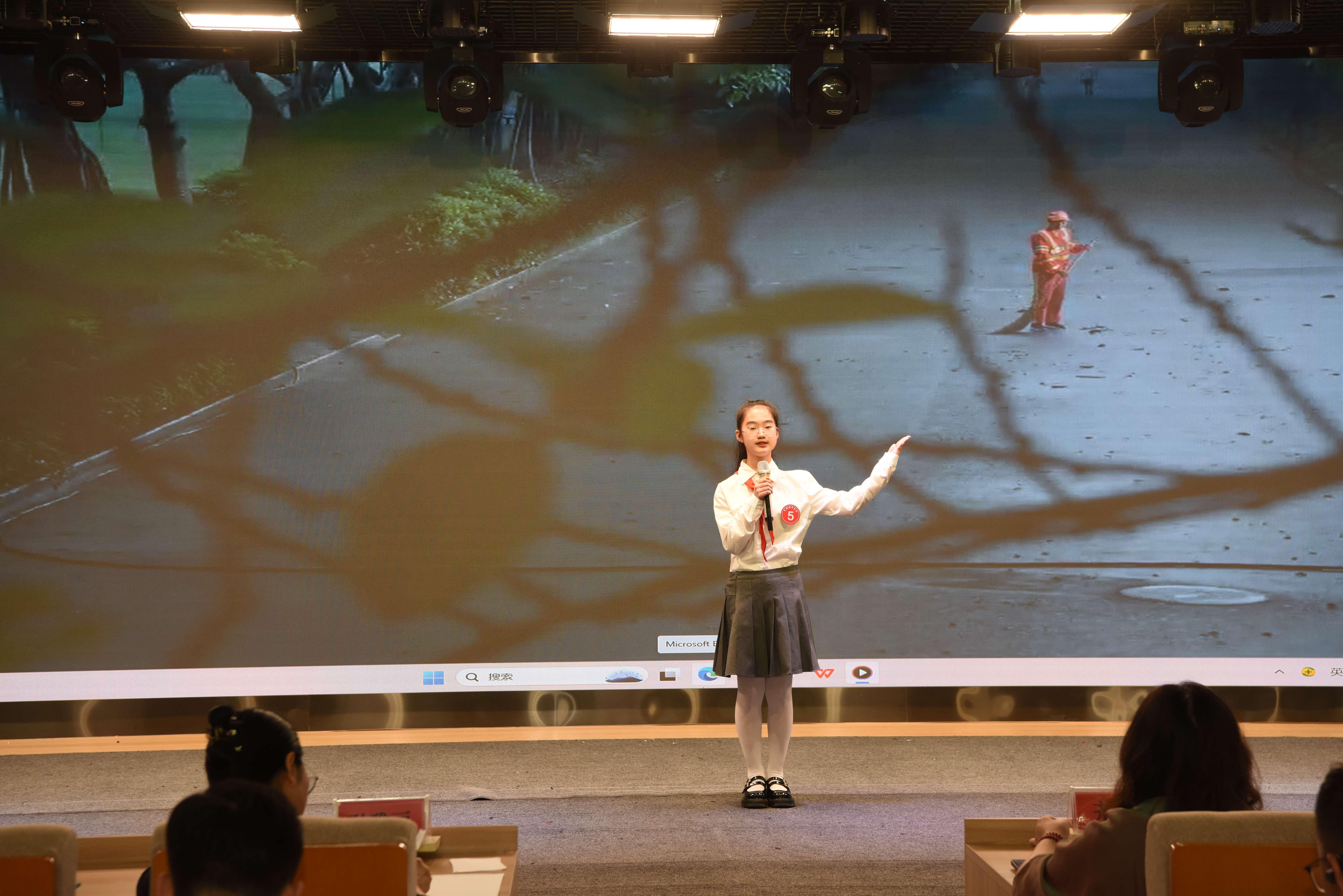 学生参加演讲比赛。胡祝源摄