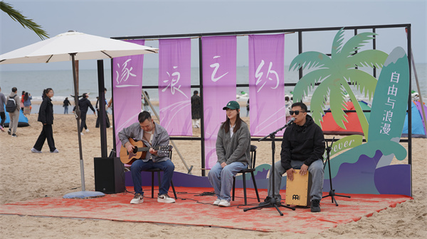 海边组织的音乐活动。渔岛温泉供图