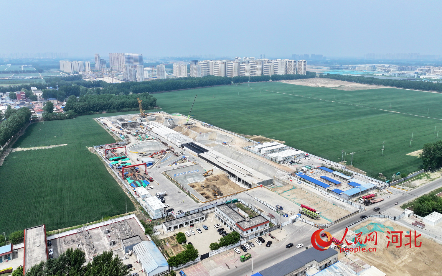 北京轨道交通22号线河北段高楼站建设现场。 人民网记者 林福盛摄