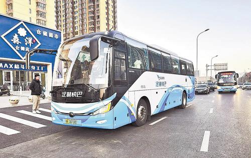 京津冀定制快巴為環京地區通勤人員帶來通行便利。（本報資料片）本報記者 趙永輝攝