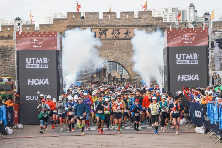 张家口：大境门古长城见证世界脚步