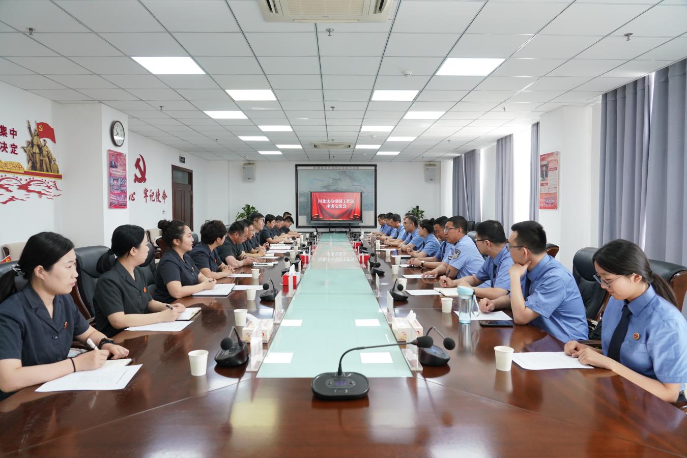 河北法院援疆工作隊和河北檢察援疆工作隊舉行座談交流。房立豐攝