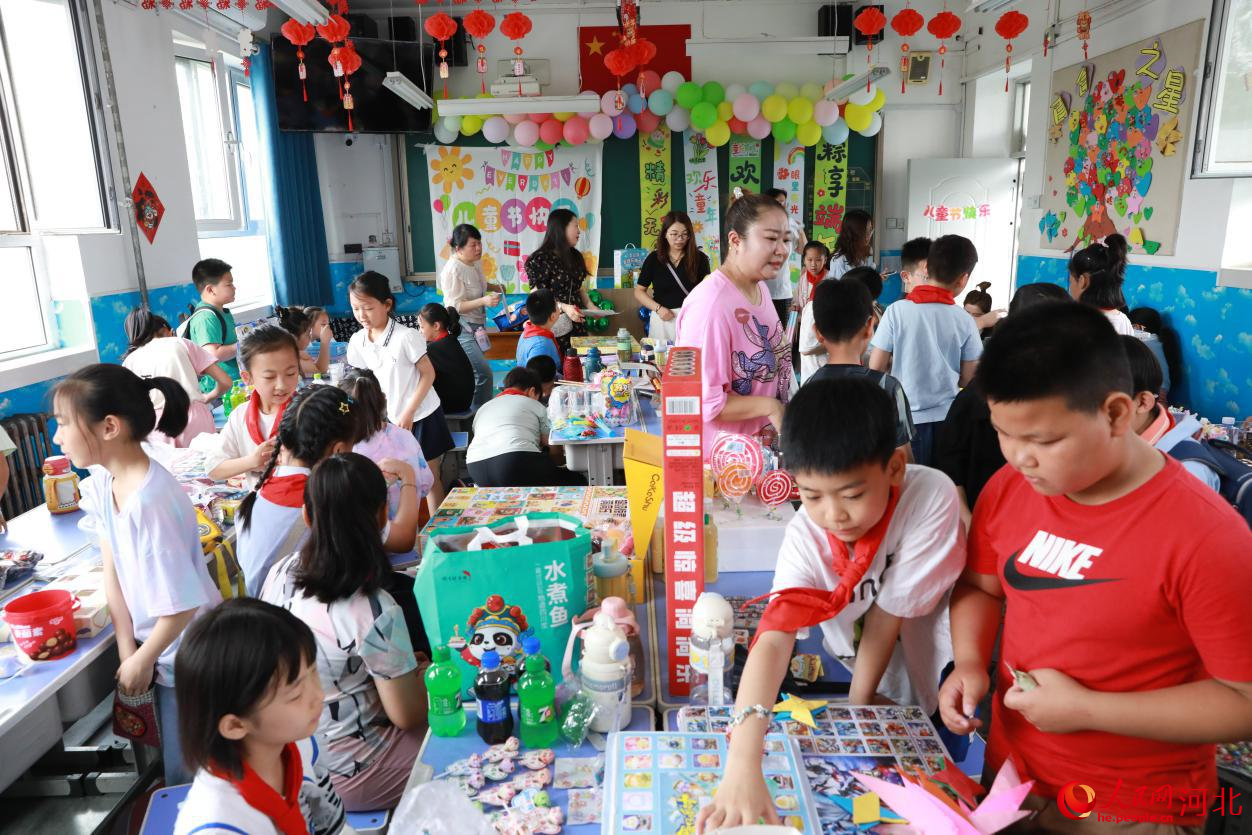 “六一大卖场”活动现场。人民网记者 周博摄