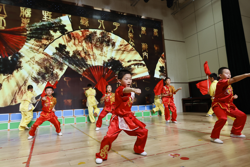 沧州市实验小学学生带来武术表演。张子衡摄