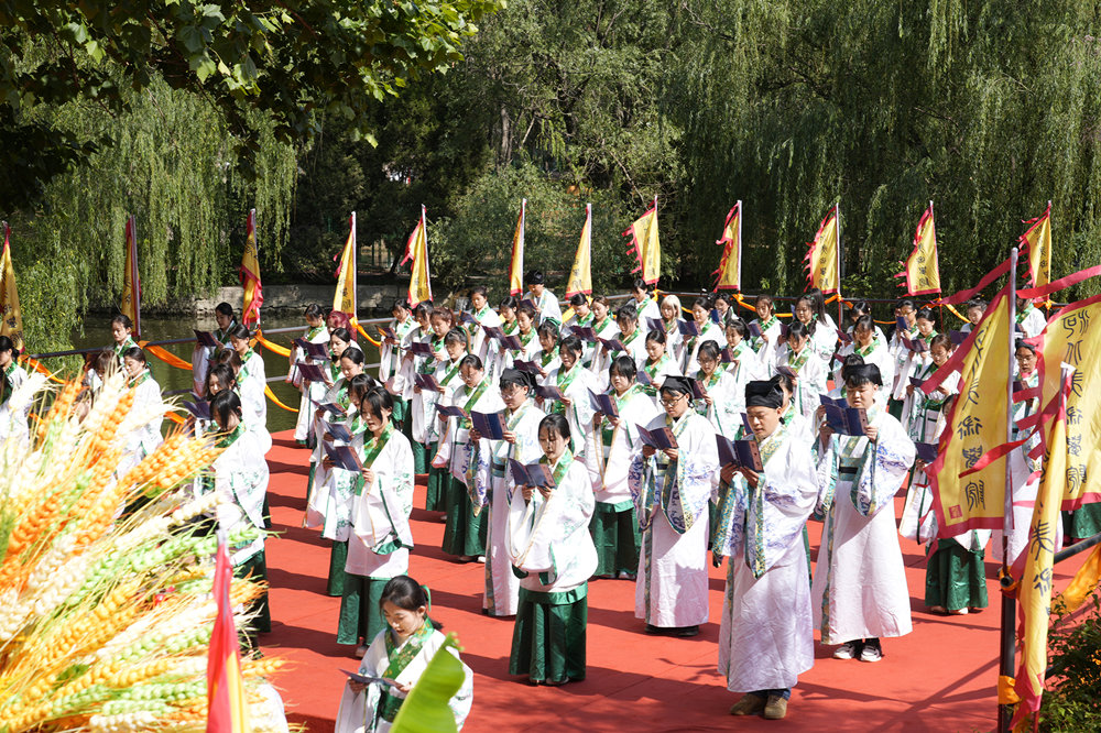 河北美术学院2025届毕业生学成礼活动现场。李格非摄