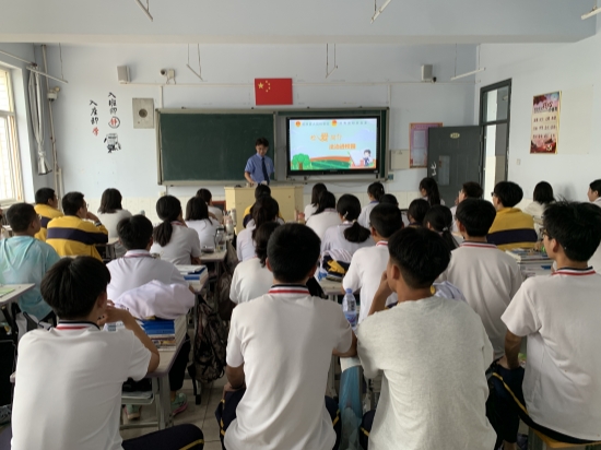 共青團陽原縣委在陽原縣第一中學開展禁毒宣傳活動。李沛東攝_副本