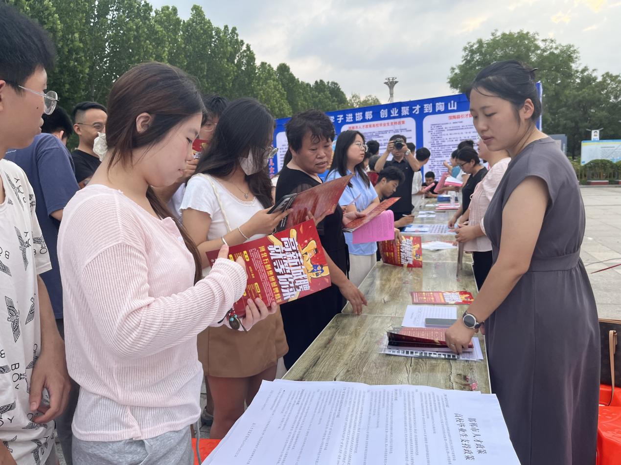 招聘會現場。館陶縣工商聯供圖